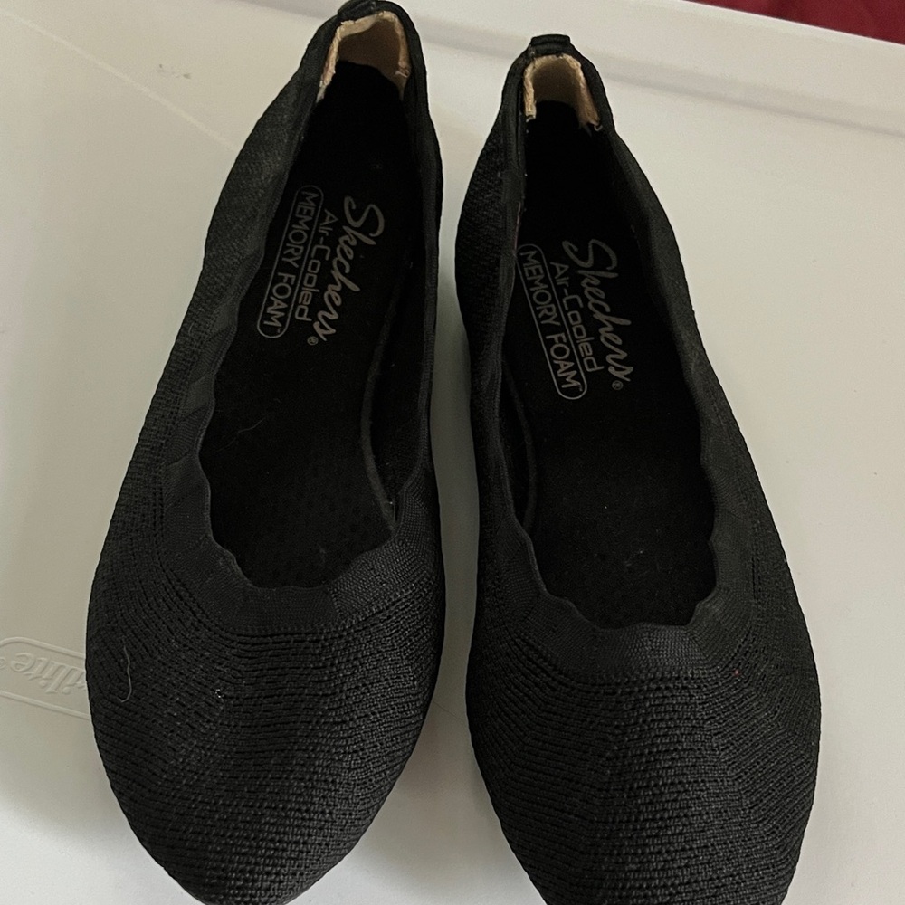 Skechers Women's Black Knit Flats